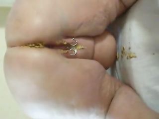 Scat Covered BBW Pisses Off The Bed