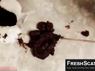 Gorgeous Babe Fucks Her Ass And Shits Everywhere On Cam